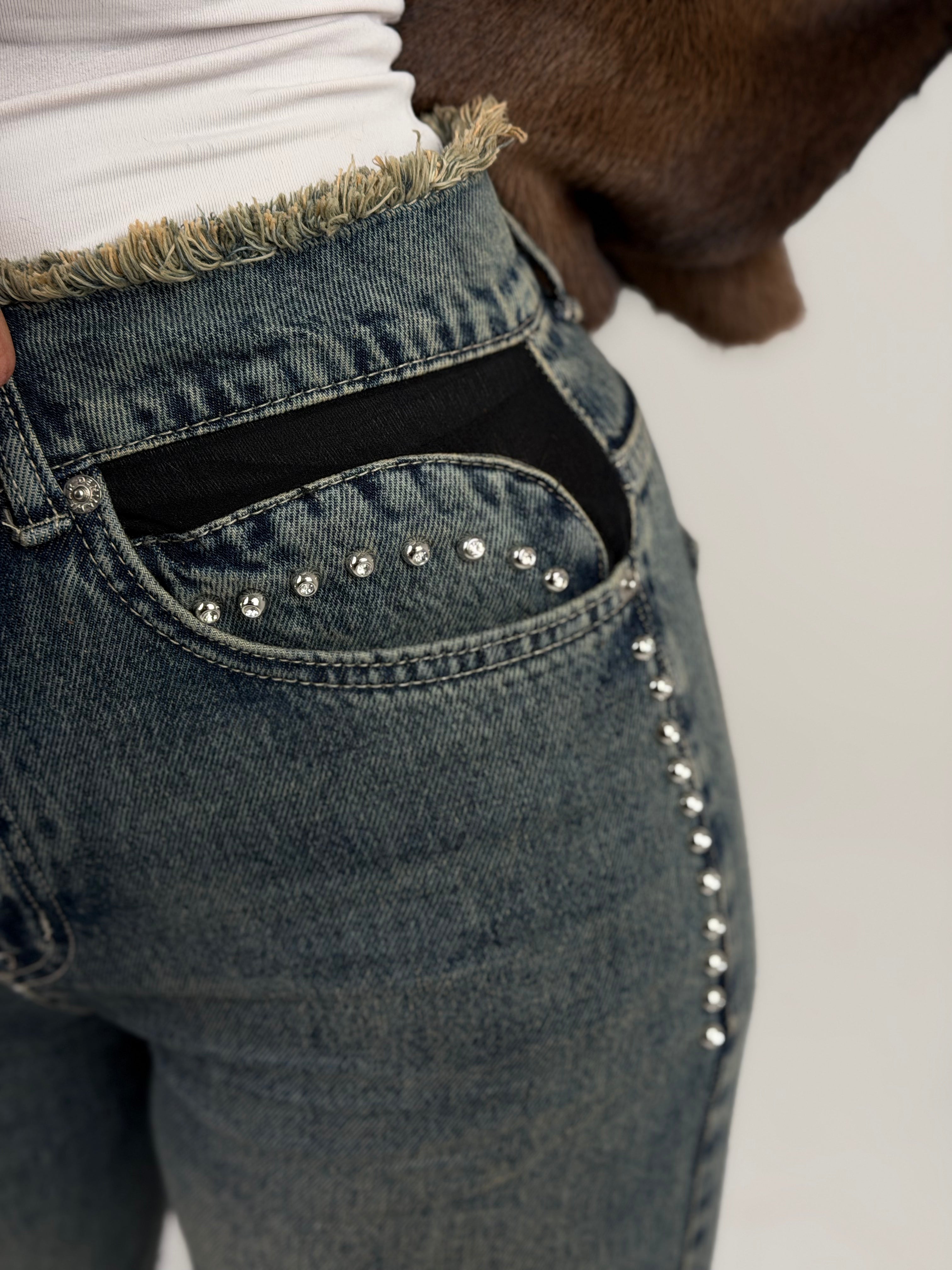 Straight leg jeans with rhinestones