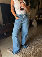 Wide leg jeans with belt