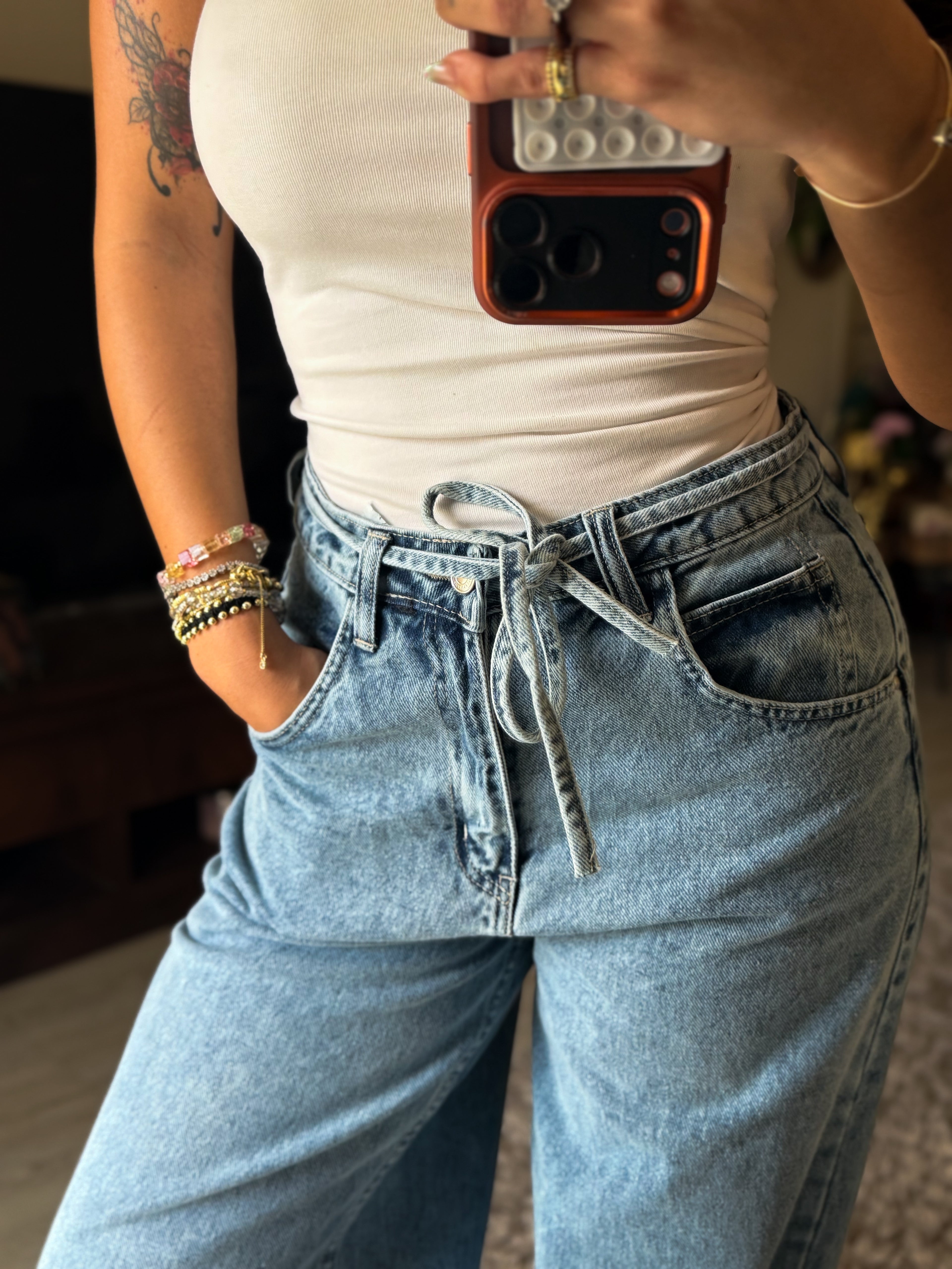 Wide leg jeans with belt